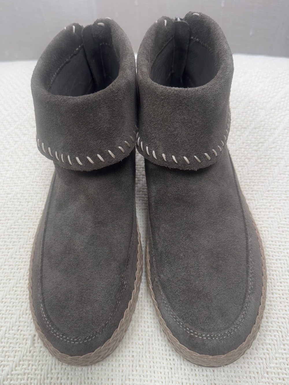 UGG Varney Women's Sz 7.5 Grayish/Olive Suede Ankle Booties